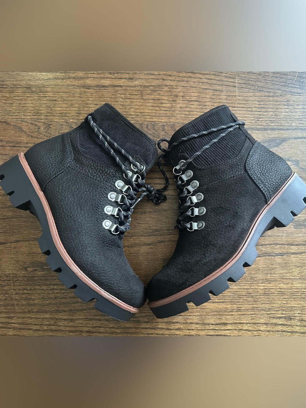 Cliffs ankle boots